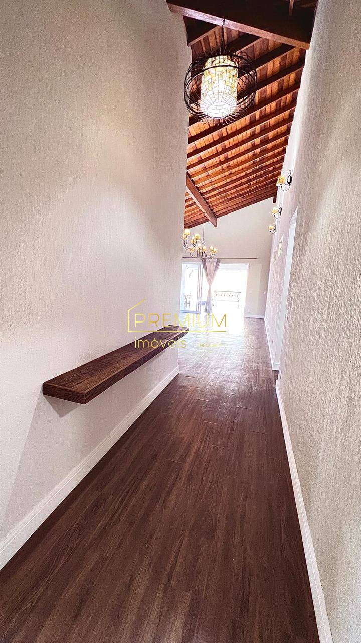 Casa à venda com 3 quartos, 244m² - Foto 4